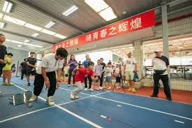 详解棒球规则中的死球与活球状态转换以及球击中裁判后的处理