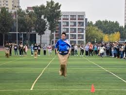 巴塞罗那理发师：欧洲杯期间，费尔明专门打电话让我给他理发