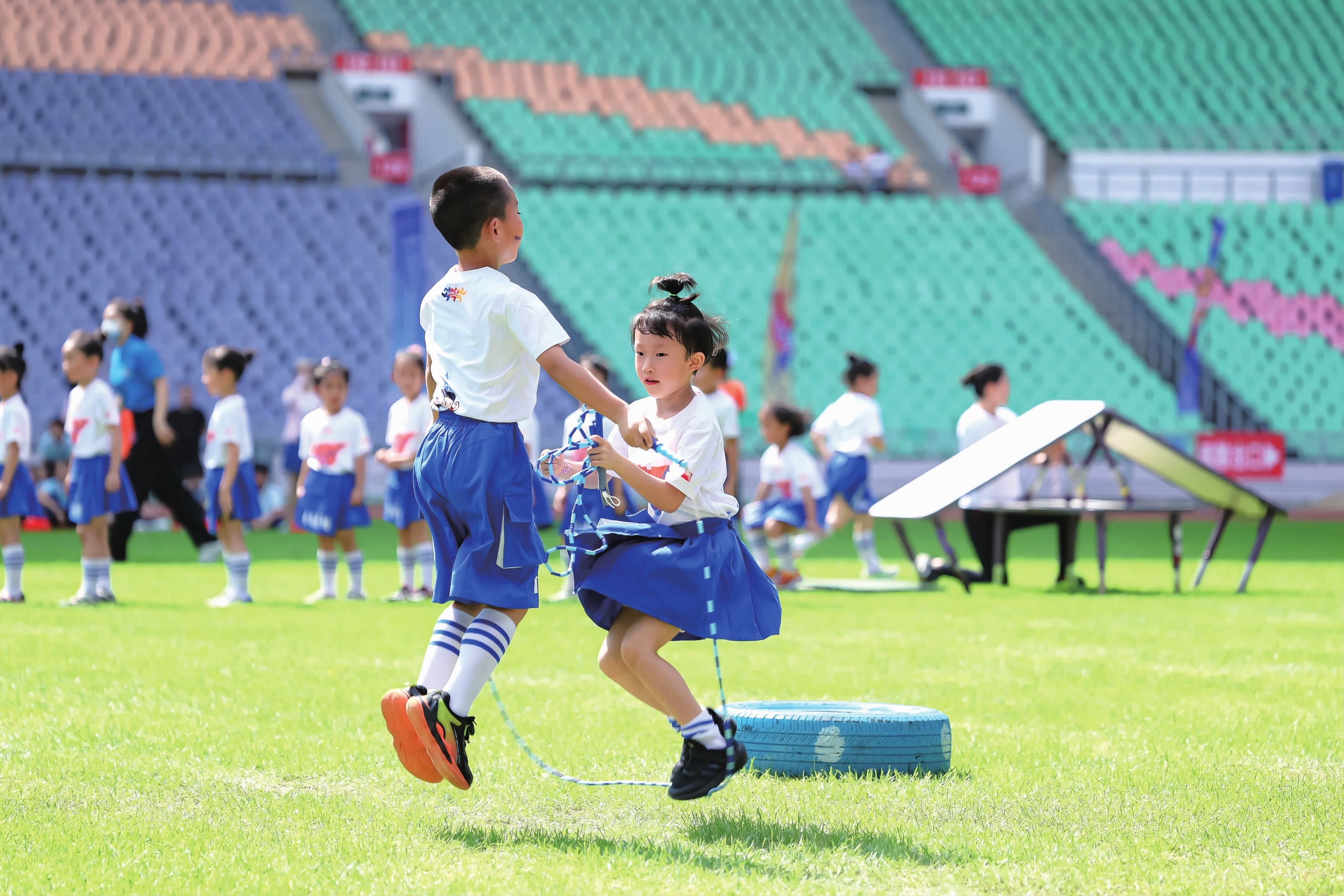 卡什：莱万就该当波兰队长，普罗别日撤他袖标真的很奇怪